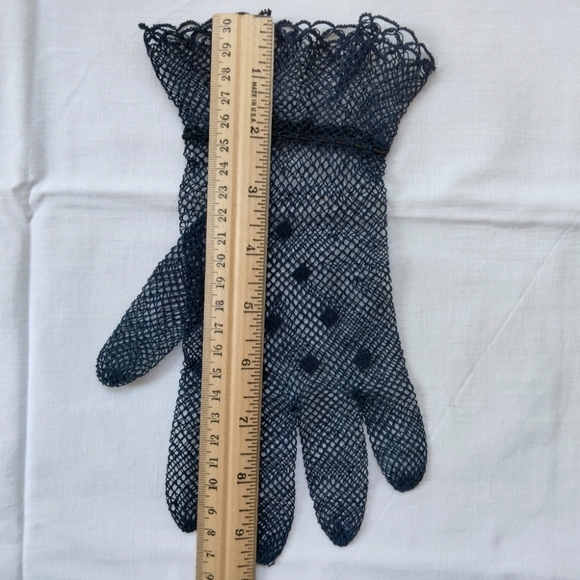 VTG Elegant Navy Blue Fishnet Lace Mesh Crochet Gloves w/ Embroidered Squares - Picture 10 of 11